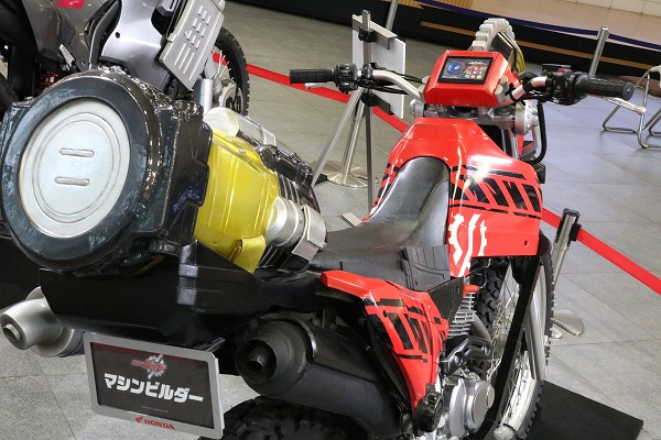 Honda ウエルカムプラザ青山　仮面ライダーマシン特別展示　仮面ライダービルド　マシンビルダー