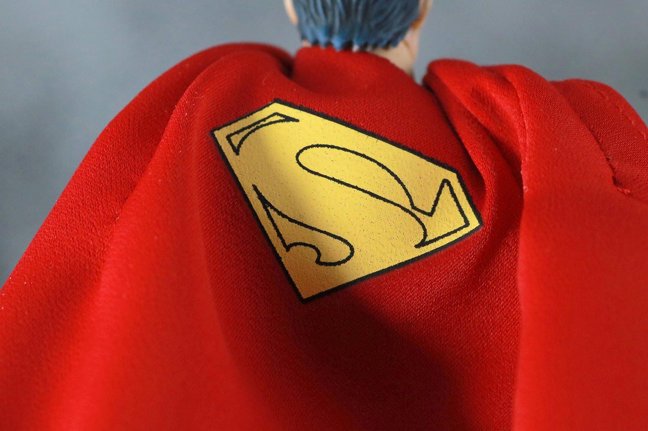 MAFEX　スーパーマン　Batman:HUSH Ver.　レビュー　本体