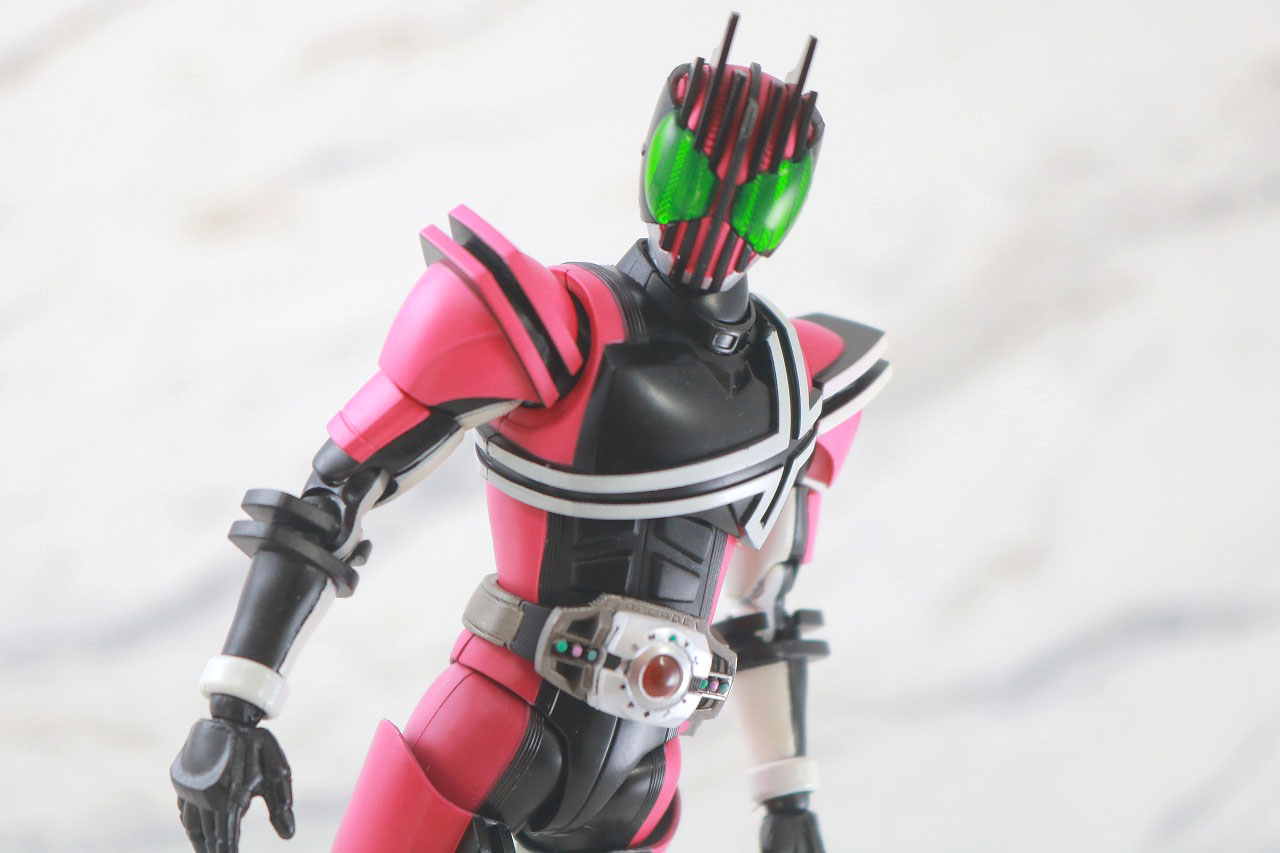 S.H.Figuarts(真骨彫製法) 仮面ライダーディケイド 50thVer. - library 
